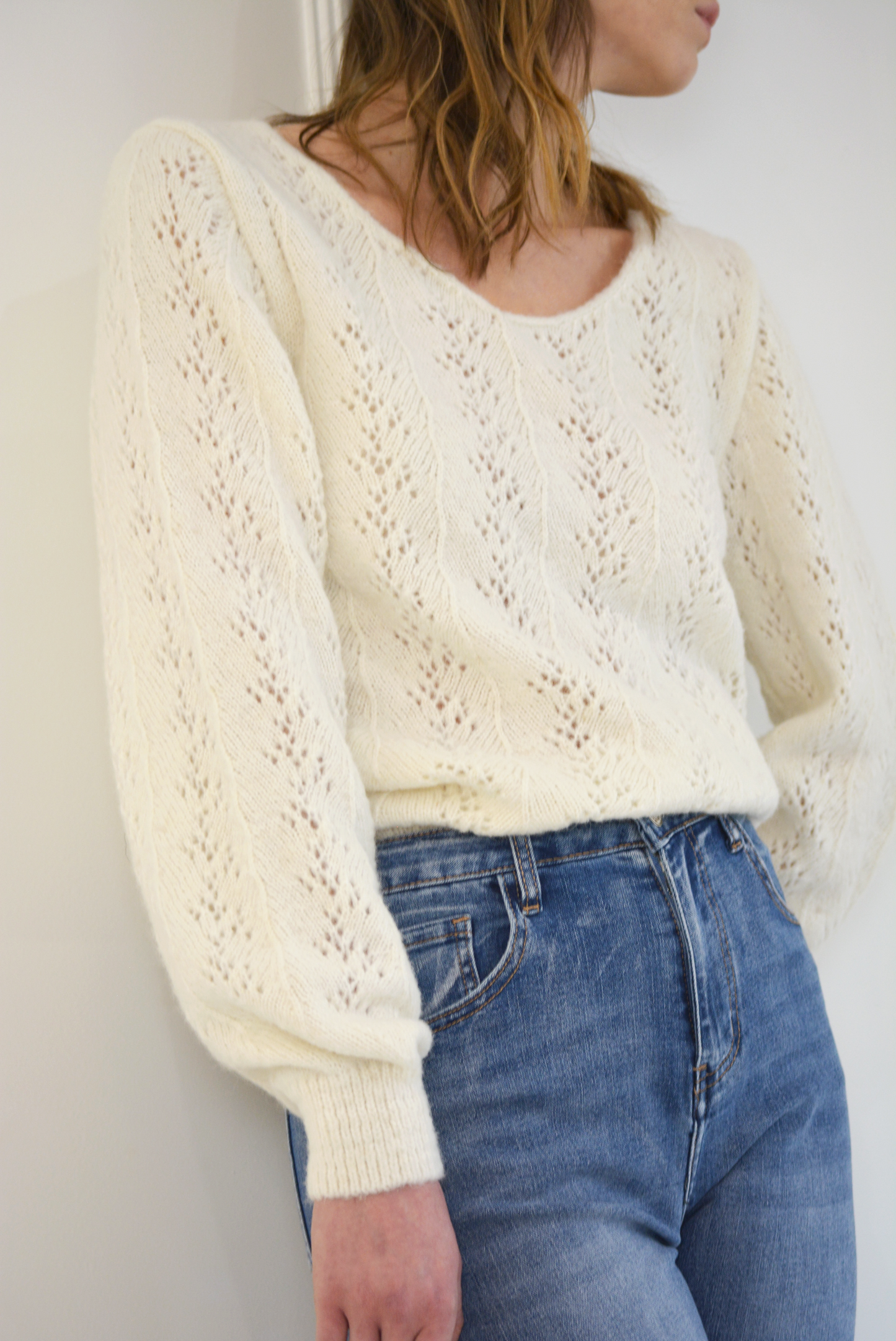 Csipke mintás kötött pulóver